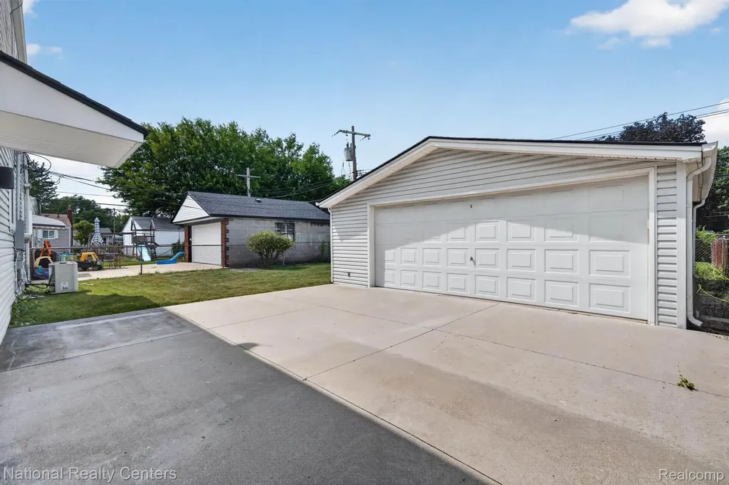 833 Bernie Lane Madison Heights City MI 48071