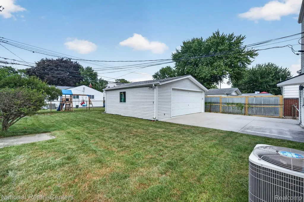 833 Bernie Lane Madison Heights City MI 48071