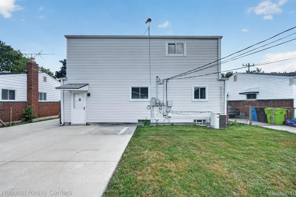 833 Bernie Lane Madison Heights City MI 48071