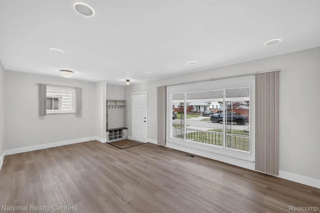 833 Bernie Lane Madison Heights City MI 48071
