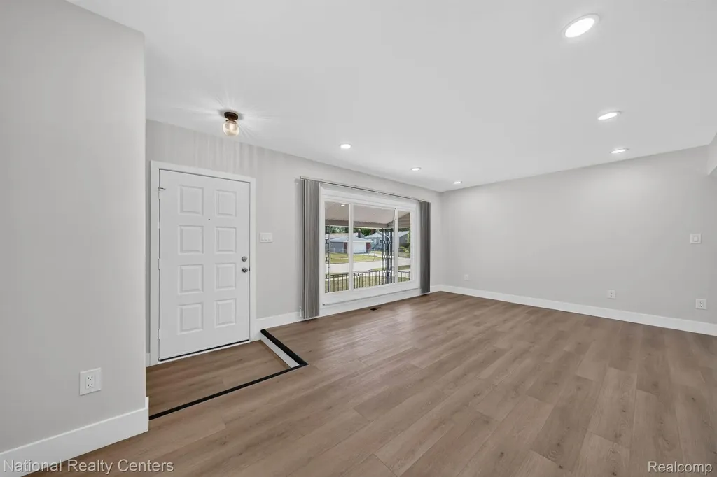 833 Bernie Lane Madison Heights City MI 48071