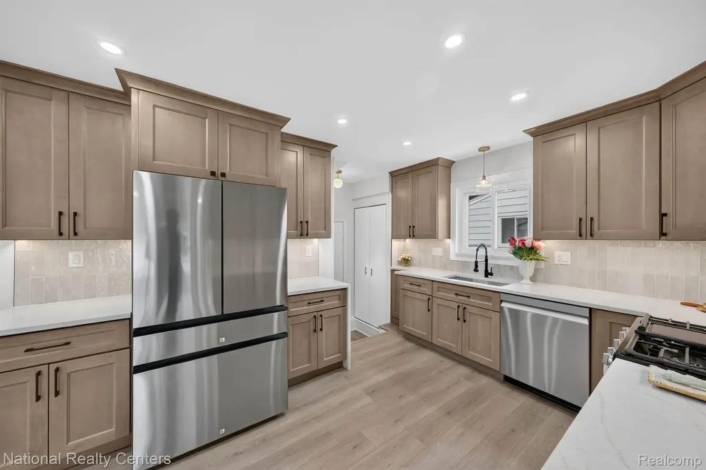 833 Bernie Lane Madison Heights City MI 48071