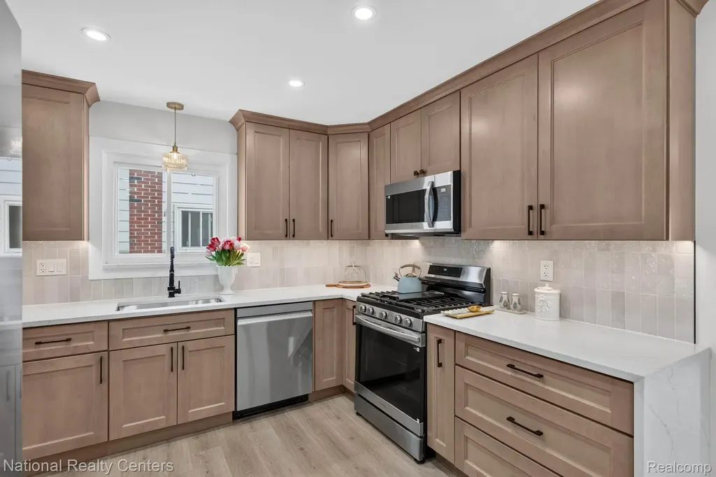 833 Bernie Lane Madison Heights City MI 48071
