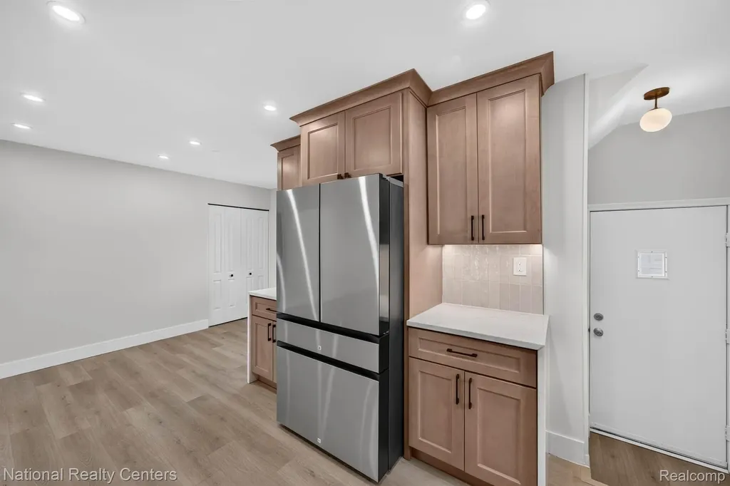 833 Bernie Lane Madison Heights City MI 48071