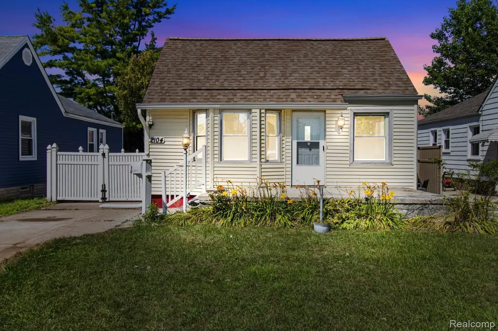 2104 Electric Street Wyandotte City MI 48192