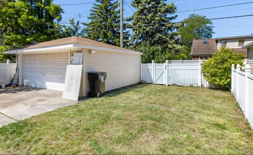 2104 Electric Street Wyandotte City MI 48192
