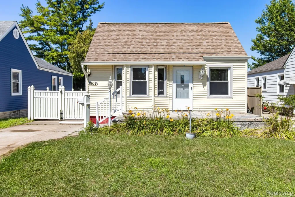 2104 Electric Street Wyandotte City MI 48192