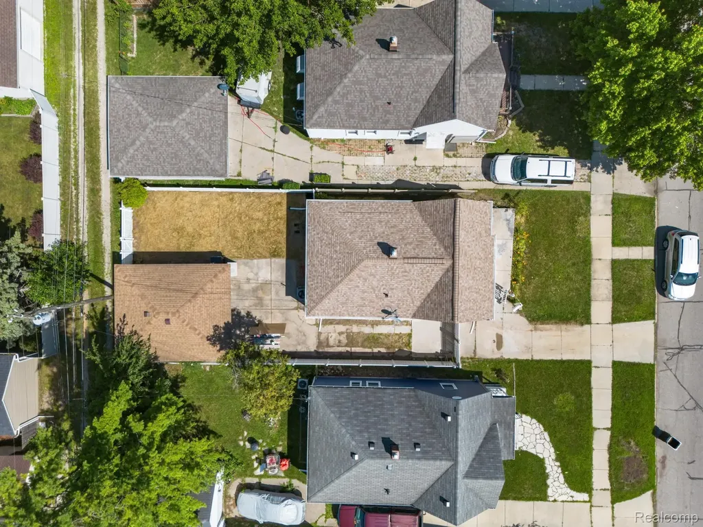 2104 Electric Street Wyandotte City MI 48192