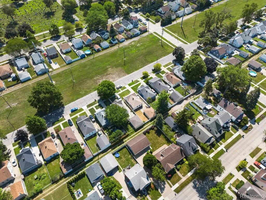2104 Electric Street Wyandotte City MI 48192
