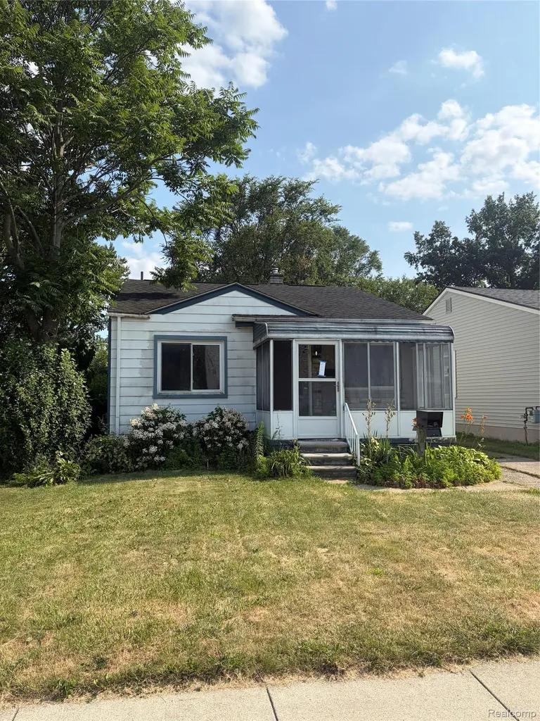 1746 E Goulson Avenue Hazel Park City MI 48030