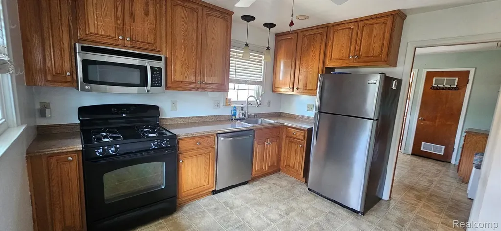 18159 Matthews Street Riverview City MI 48193