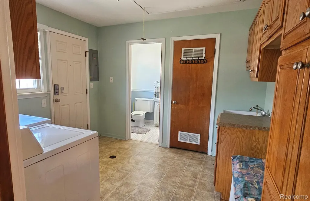 18159 Matthews Street Riverview City MI 48193