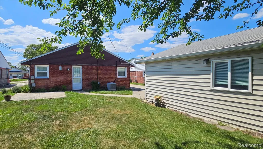 18159 Matthews Street Riverview City MI 48193