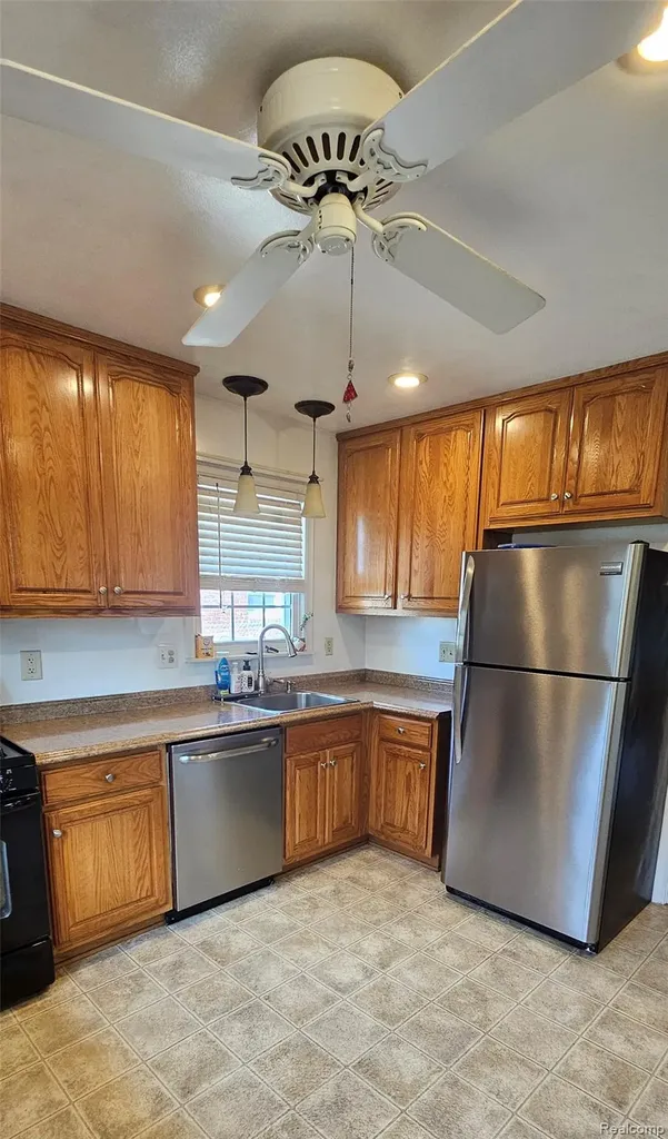 18159 Matthews Street Riverview City MI 48193
