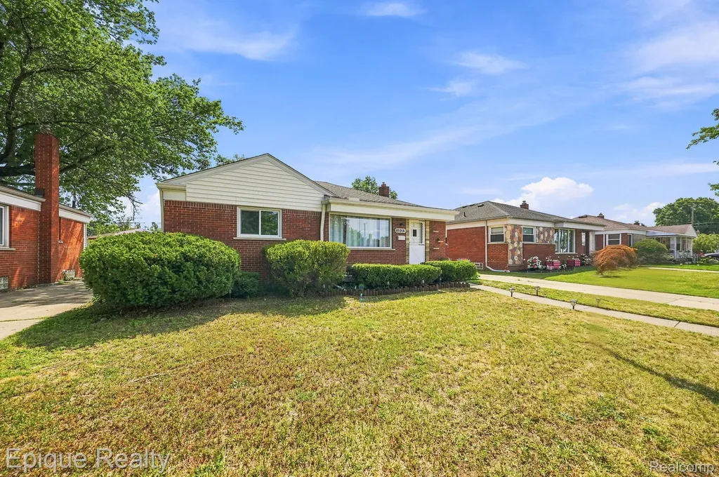 25916 Cubberness Street St. Clair Shores City MI 48081