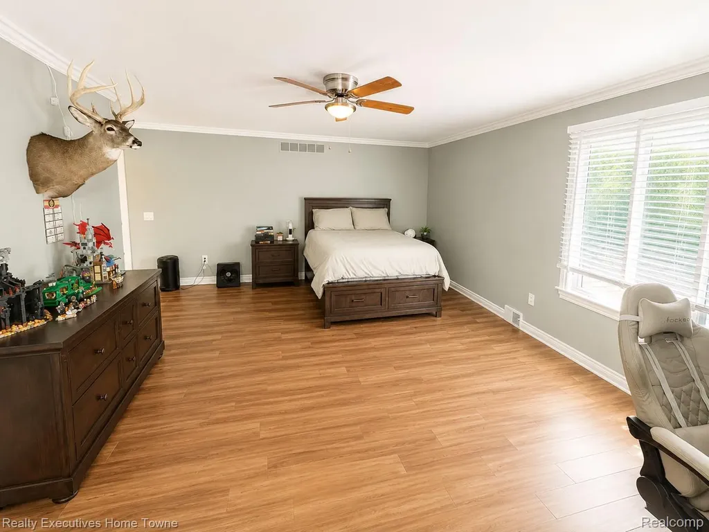 1395 Country Club Road Bloomfield Charter Township MI 48304