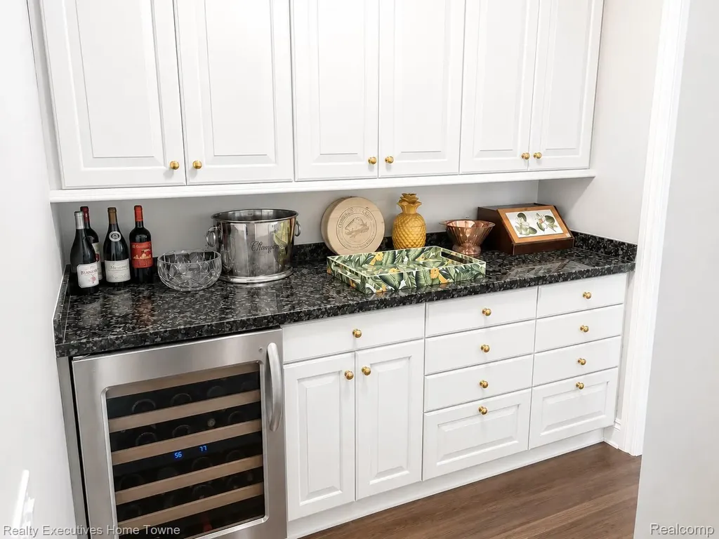 1395 Country Club Road Bloomfield Charter Township MI 48304