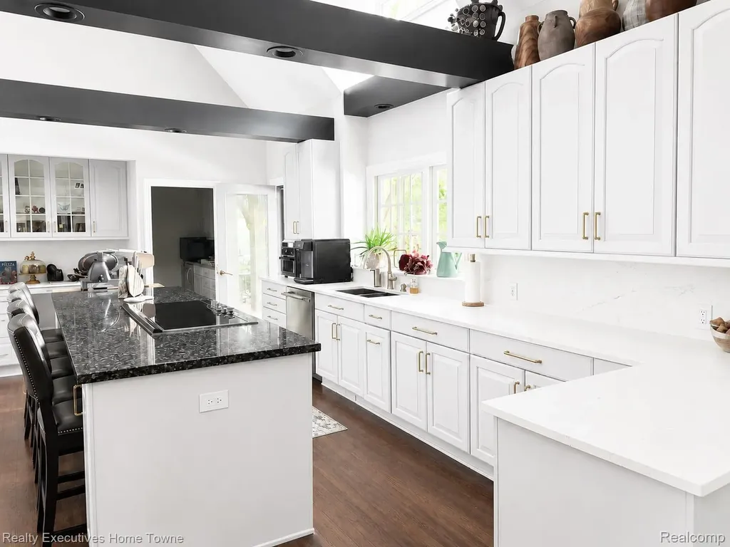1395 Country Club Road Bloomfield Charter Township MI 48304