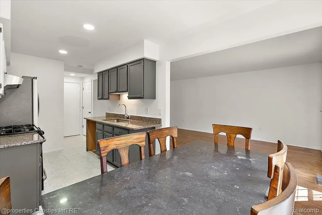 3173 Hidden Ridge Drive Waterford Charter Township MI 48328