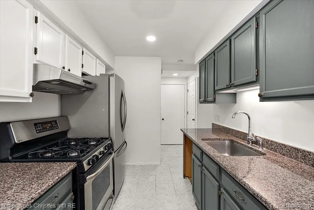 3173 Hidden Ridge Drive Waterford Charter Township MI 48328