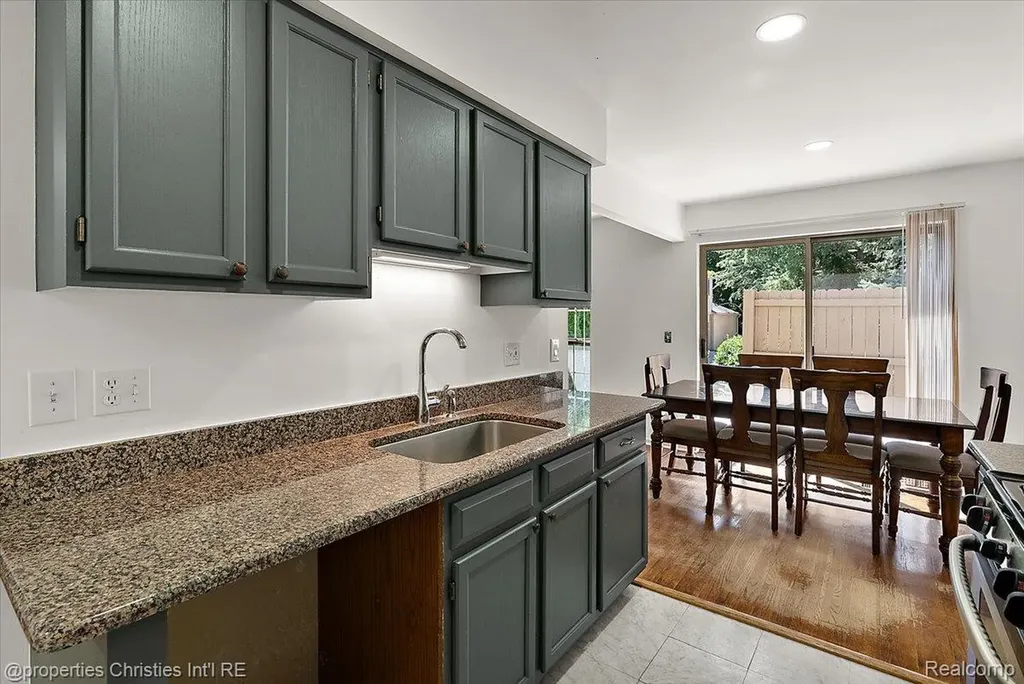 3173 Hidden Ridge Drive Waterford Charter Township MI 48328
