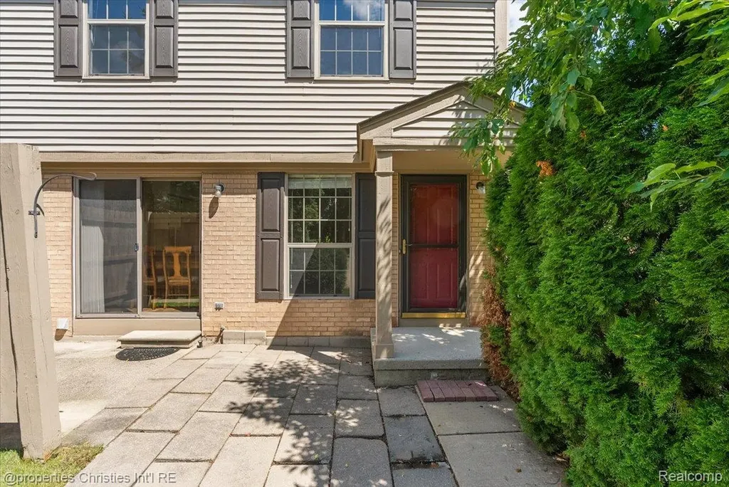 3173 Hidden Ridge Drive Waterford Charter Township MI 48328