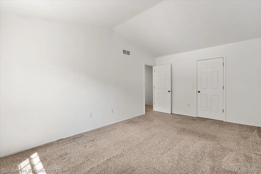 3173 Hidden Ridge Drive Waterford Charter Township MI 48328