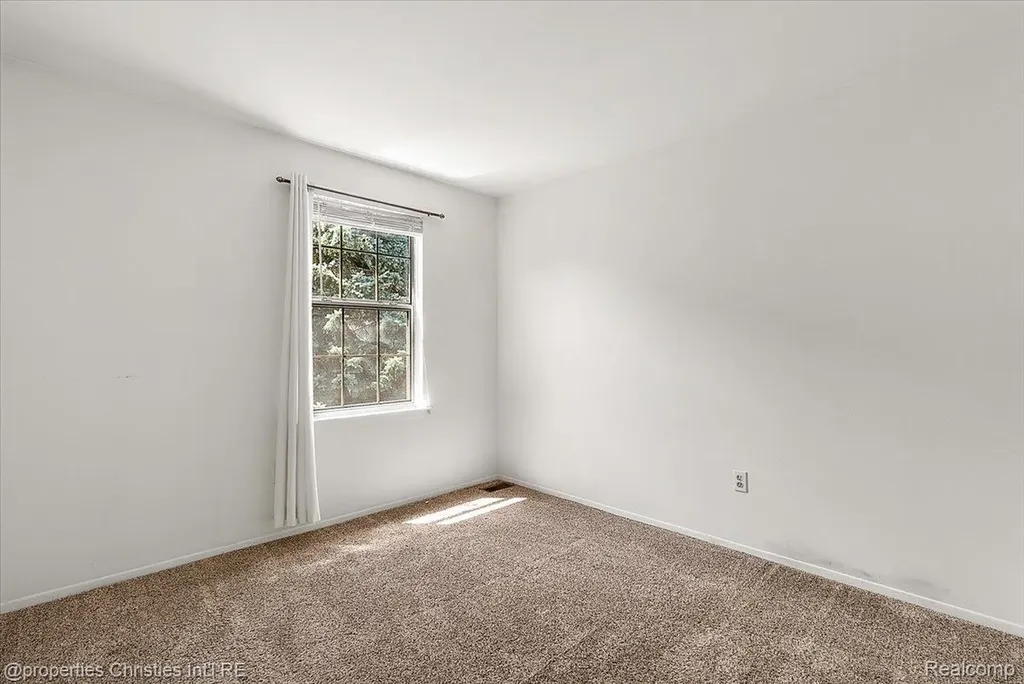 3173 Hidden Ridge Drive Waterford Charter Township MI 48328