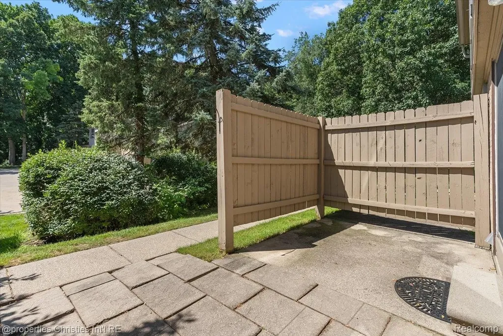 3173 Hidden Ridge Drive Waterford Charter Township MI 48328