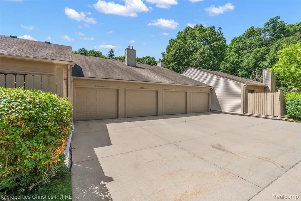 3173 Hidden Ridge Drive Waterford Charter Township MI 48328