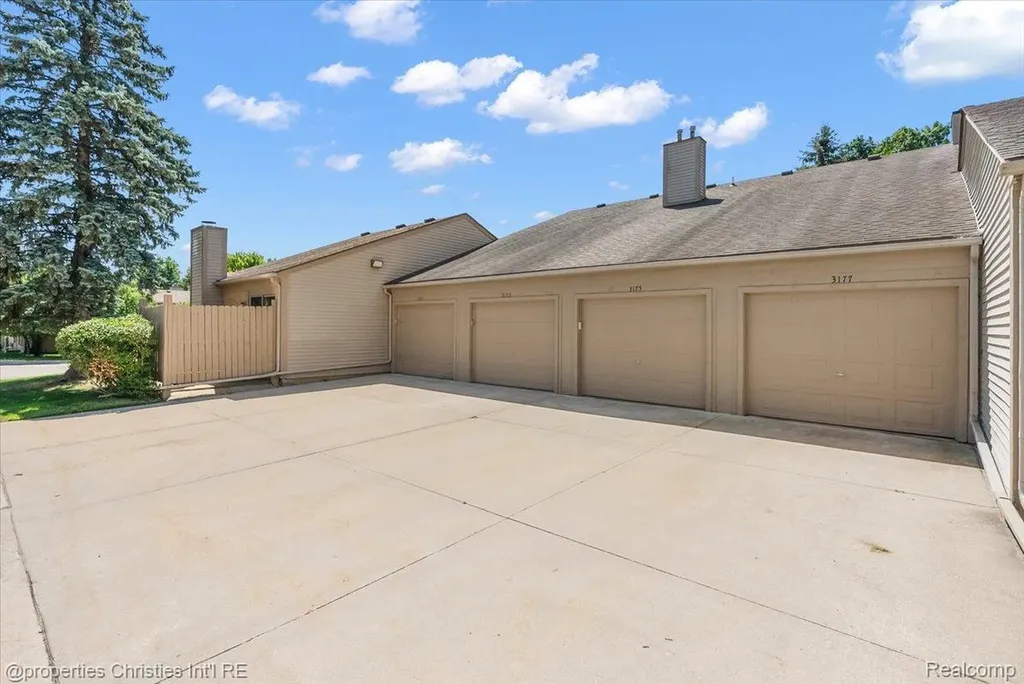 3173 Hidden Ridge Drive Waterford Charter Township MI 48328