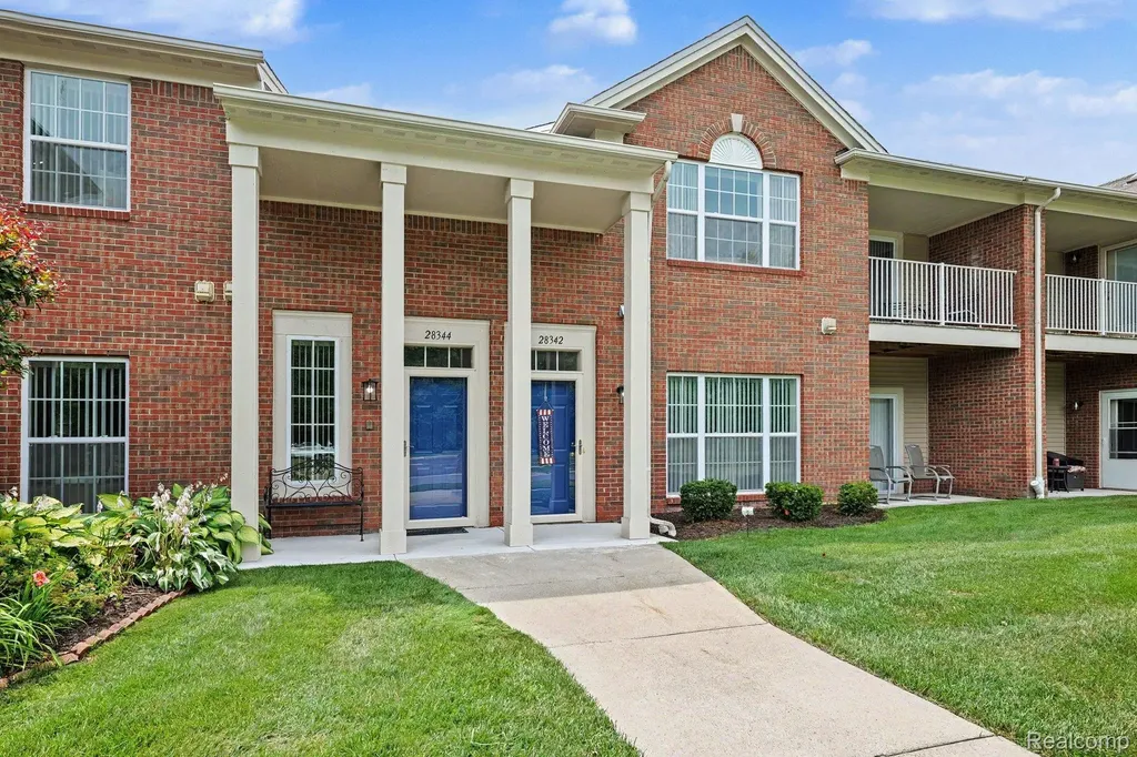 28344 Adler Park Drive S Chesterfield Township MI 48051