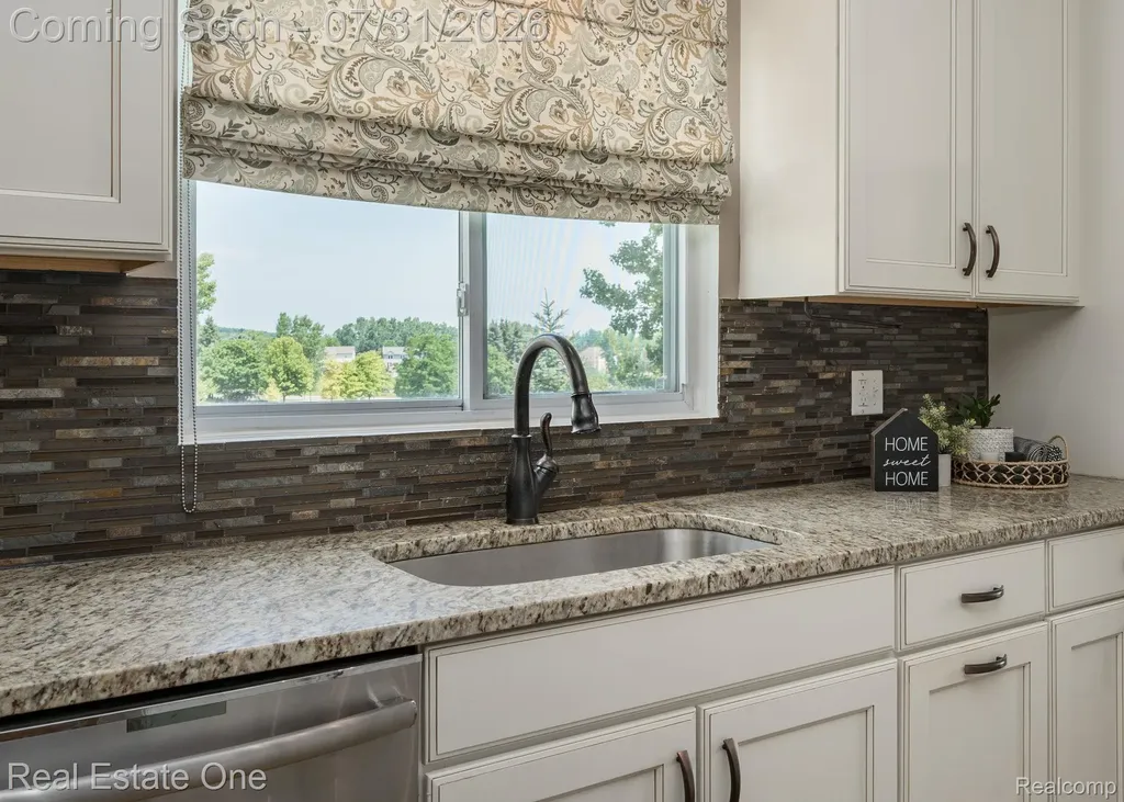 294 Golfside Drive Oxford Charter Township MI 48371