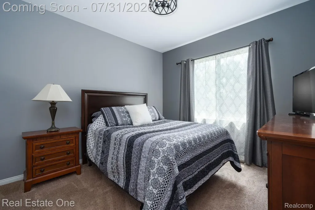 294 Golfside Drive Oxford Charter Township MI 48371