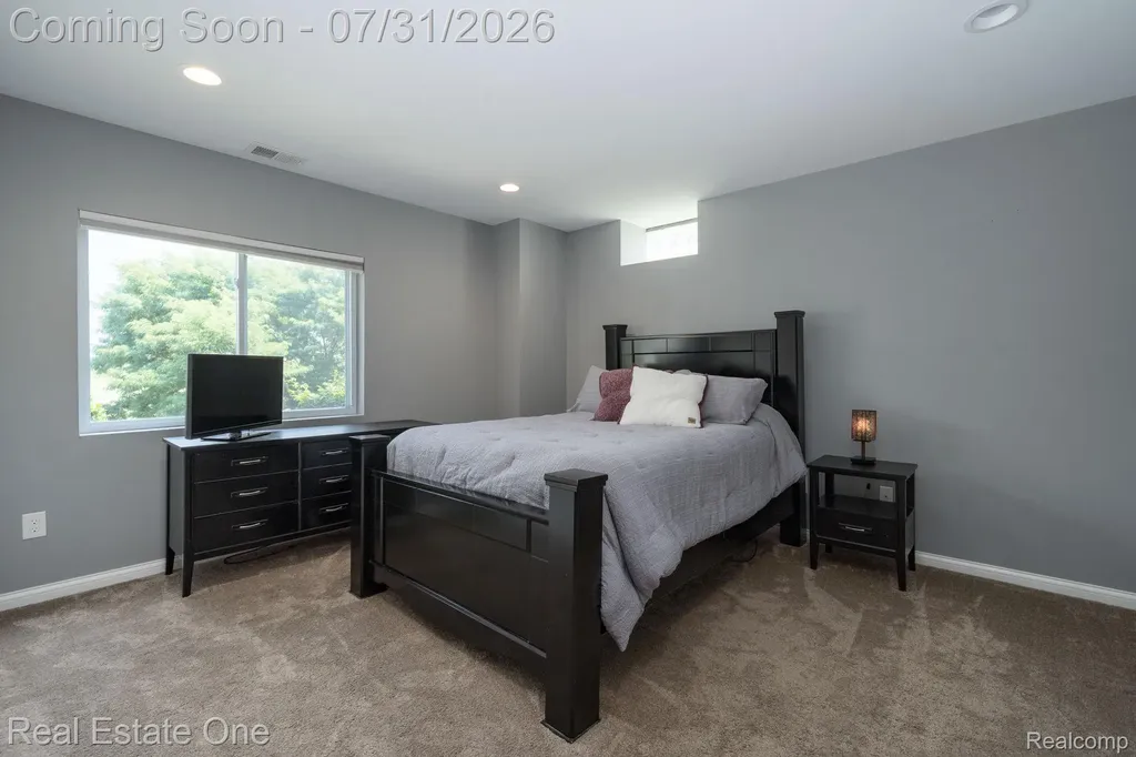 294 Golfside Drive Oxford Charter Township MI 48371
