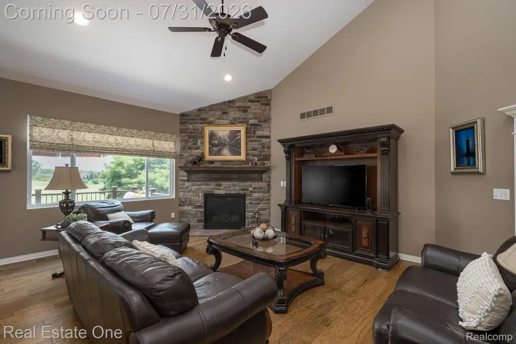 294 Golfside Drive Oxford Charter Township MI 48371