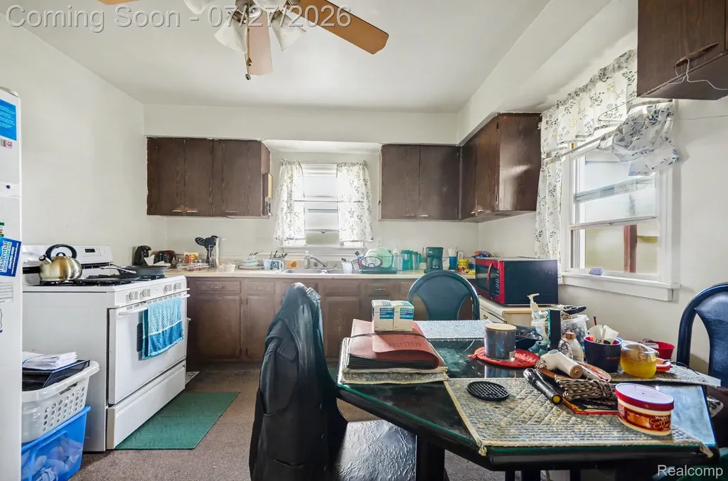 437 Hartland Drive Troy City MI 48083
