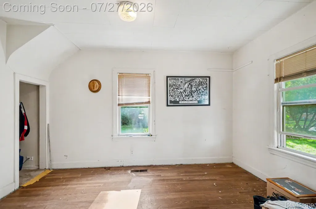 437 Hartland Drive Troy City MI 48083