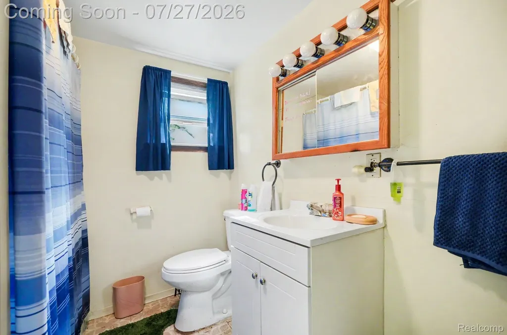 437 Hartland Drive Troy City MI 48083