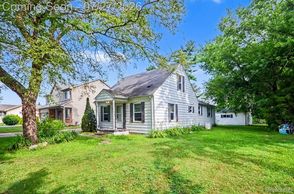 437 Hartland Drive Troy City MI 48083