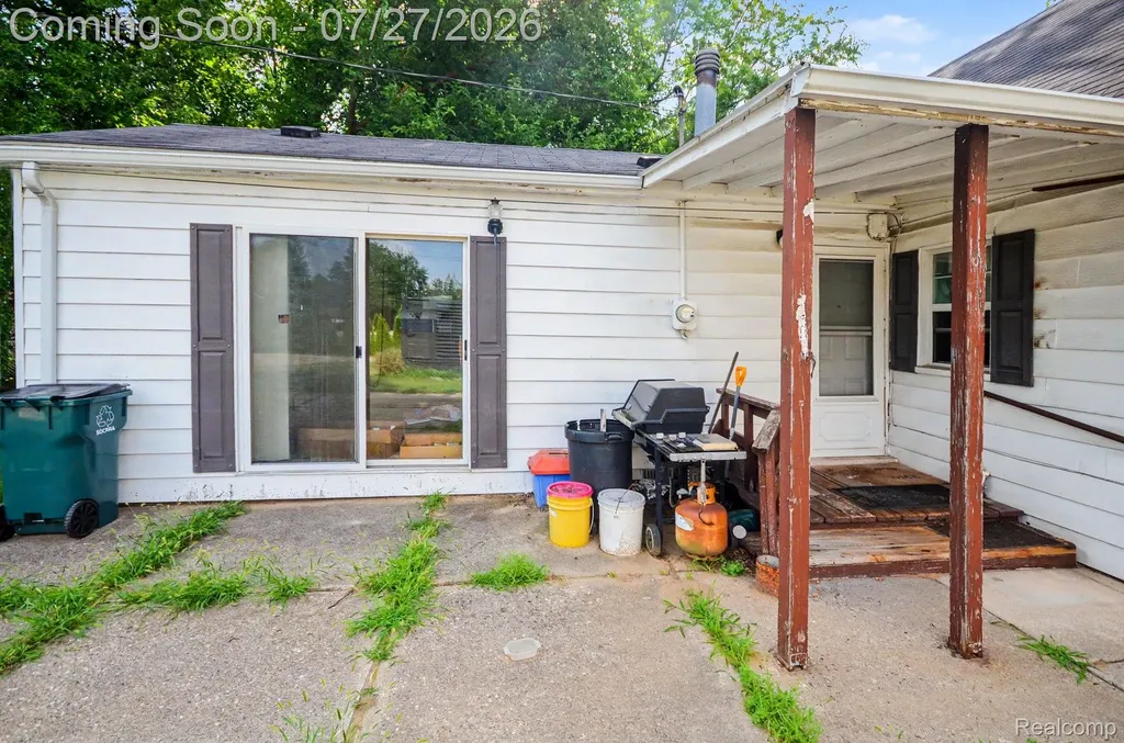 437 Hartland Drive Troy City MI 48083