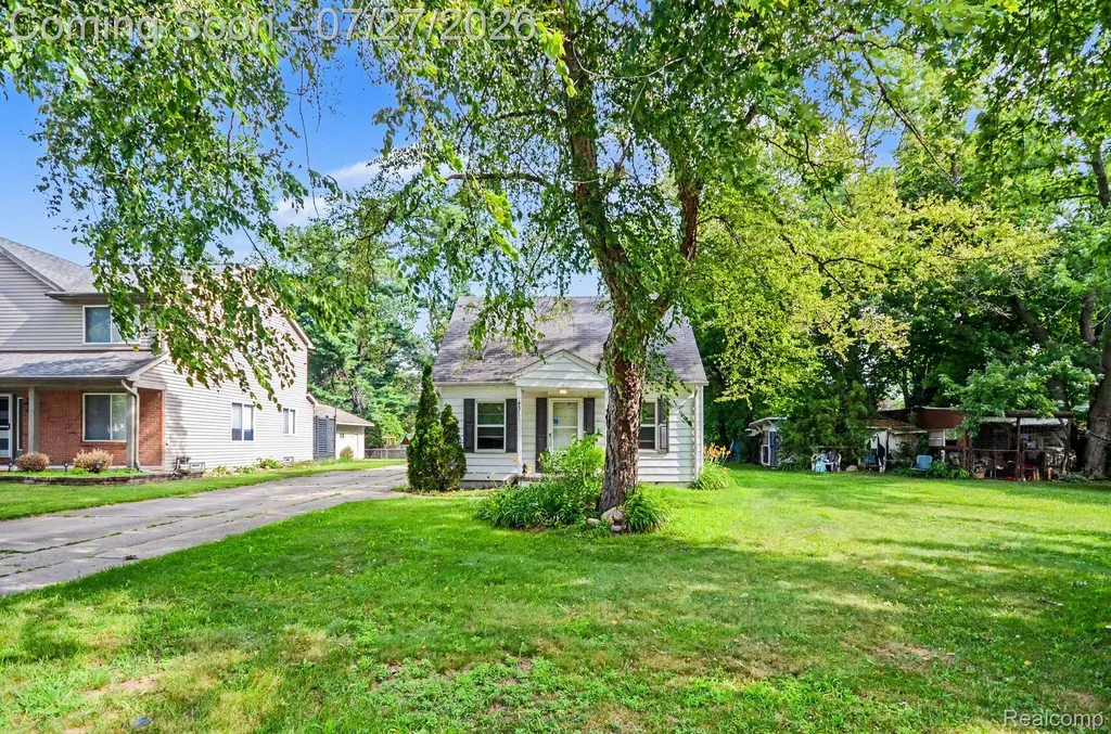 437 Hartland Drive Troy City MI 48083
