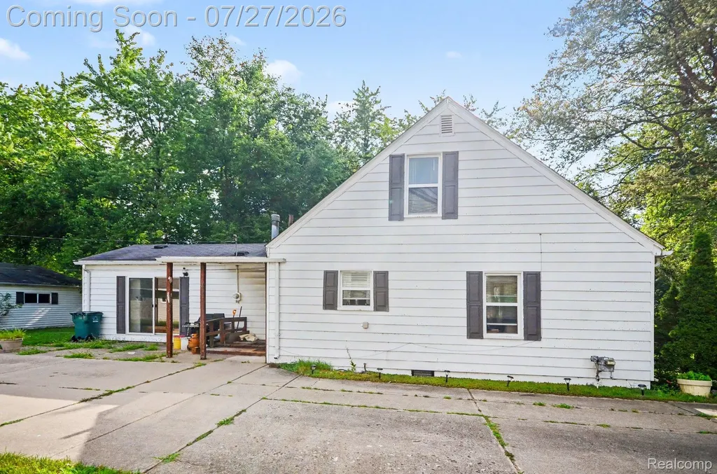 437 Hartland Drive Troy City MI 48083
