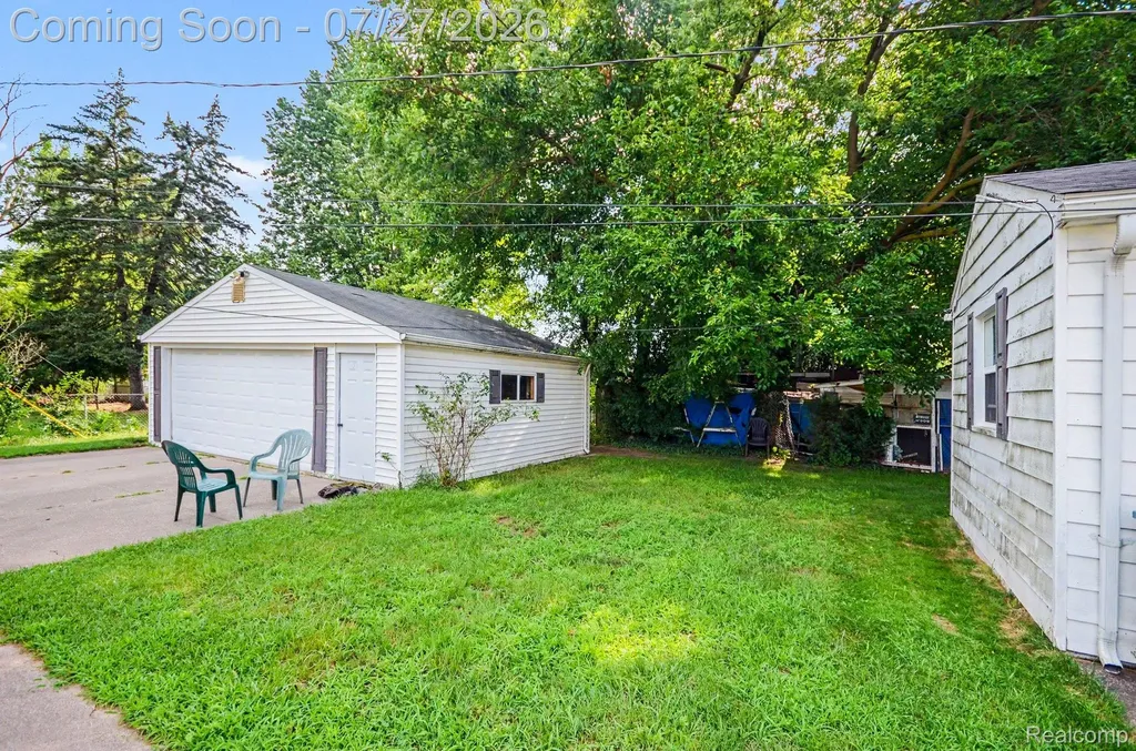 437 Hartland Drive Troy City MI 48083