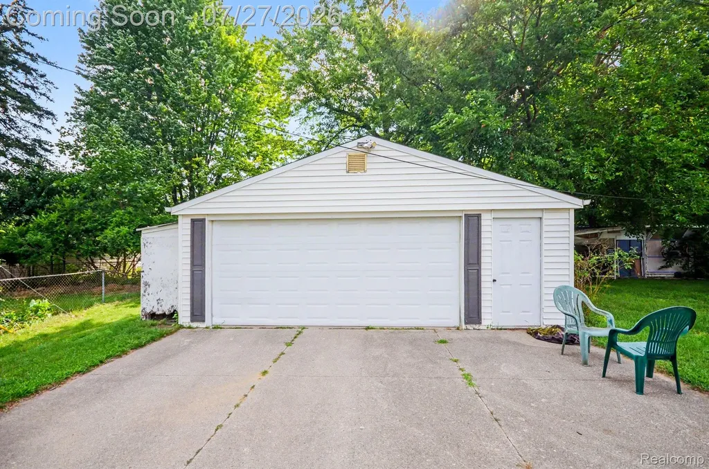 437 Hartland Drive Troy City MI 48083