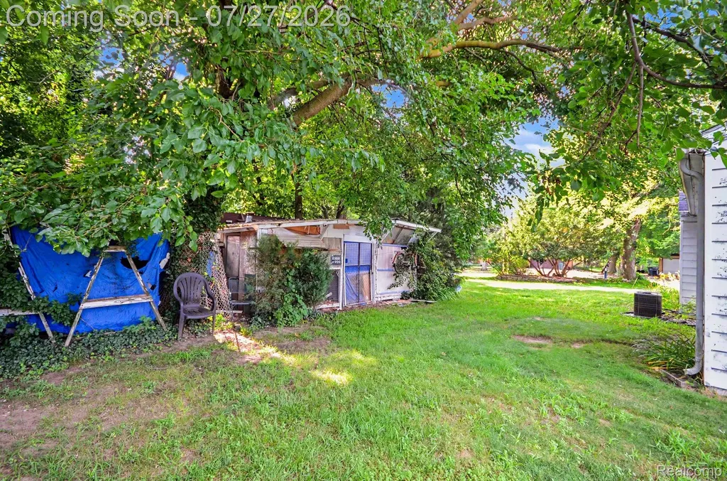 437 Hartland Drive Troy City MI 48083