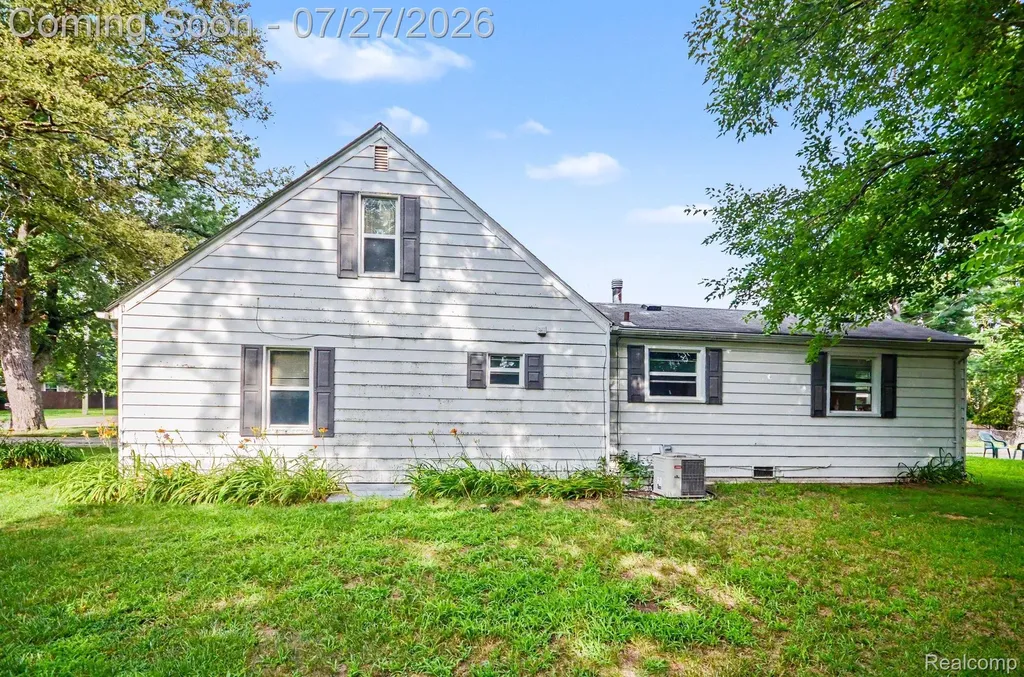 437 Hartland Drive Troy City MI 48083