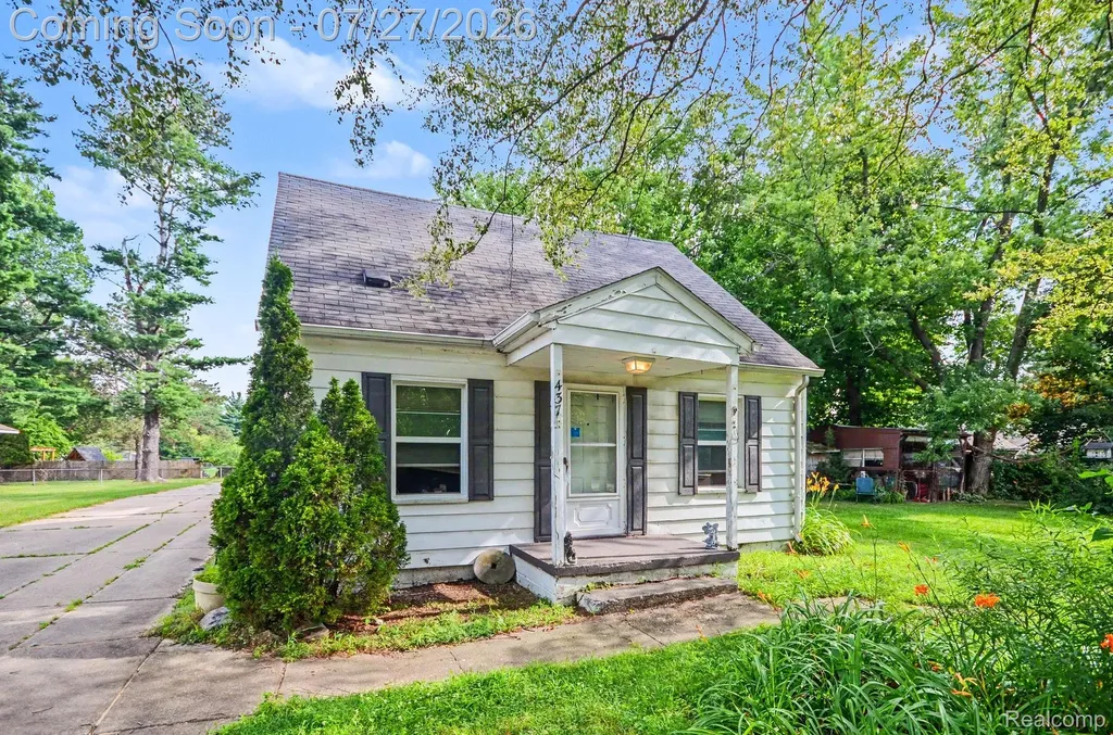 437 Hartland Drive Troy City MI 48083