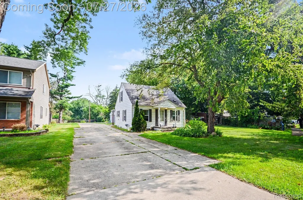437 Hartland Drive Troy City MI 48083