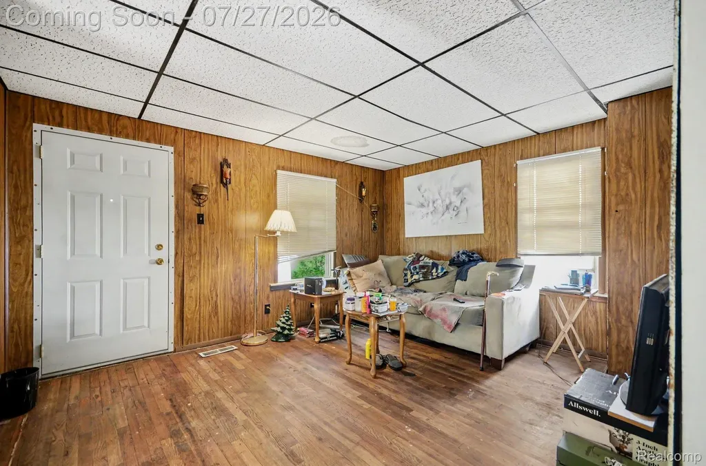 437 Hartland Drive Troy City MI 48083